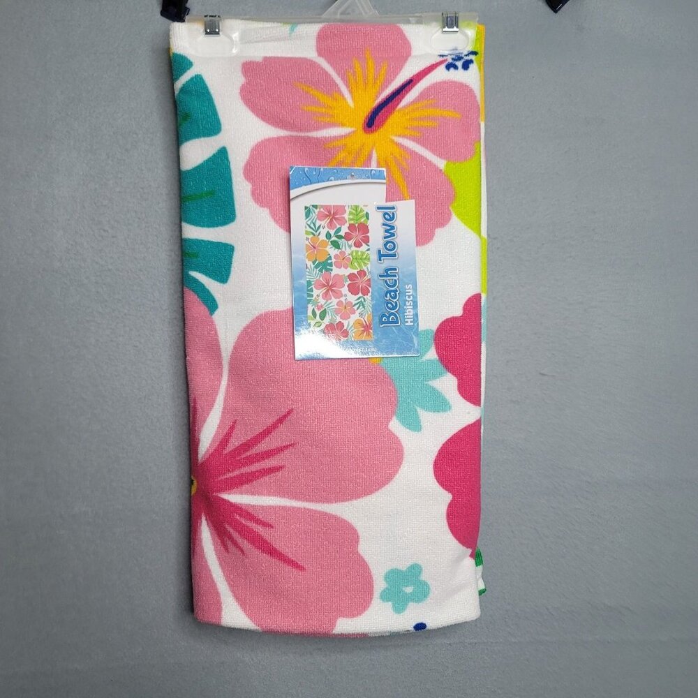 Hibiscus  Tiki Hawaiian Floral Beach Towel Swim Pool  28 x 58 Inches New w Tags